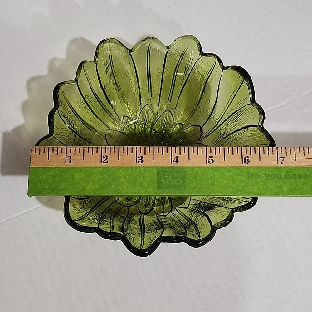 VINTAGE Indiana Glass Avocado Green Sunflower Petal Lily Pons Bowl - Picture 3 of 4